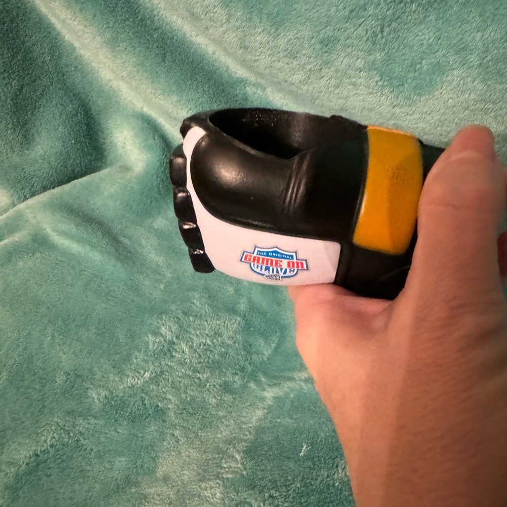 New without box NHL Boston Bruins Game On Glove shot holder. - Picture 5 of 5
